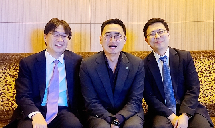 ▲(왼쪽부터) 황규호 실장, 임유봉 대표이사, 여한동 본부장 〈사진=이근영 기자〉