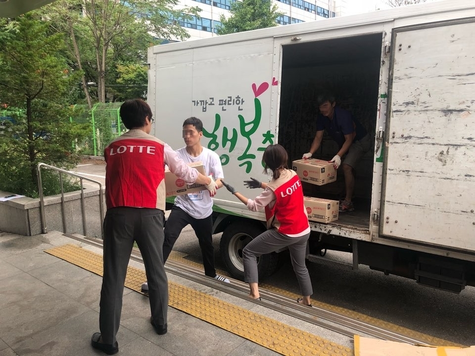 롯데 유통군 재해 구호 관련 참고 사진./ 사진제공 = 롯데쇼핑