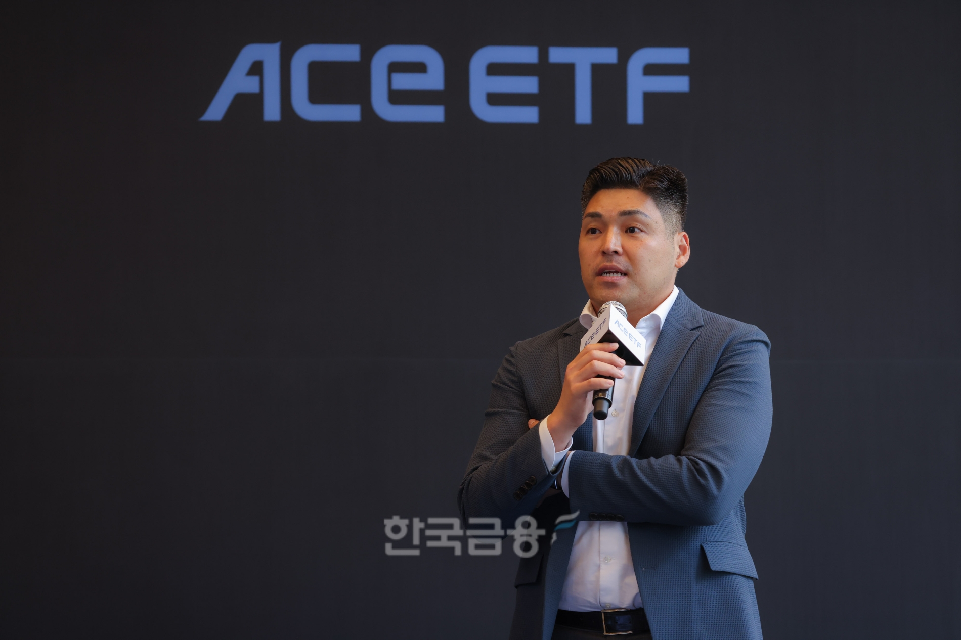 김찬영 한국투자신탁운용(대표 배재규) 디지털 상장지수펀드(ETF‧Exchange Traded Fund) 마케팅본부 본부장이 14일 서울 명동 커뮤니티하우스마실에서 열린 기자간담회를 통해 브랜드명 교체 이유를 밝히고 있다./사진=한국투자신탁운용