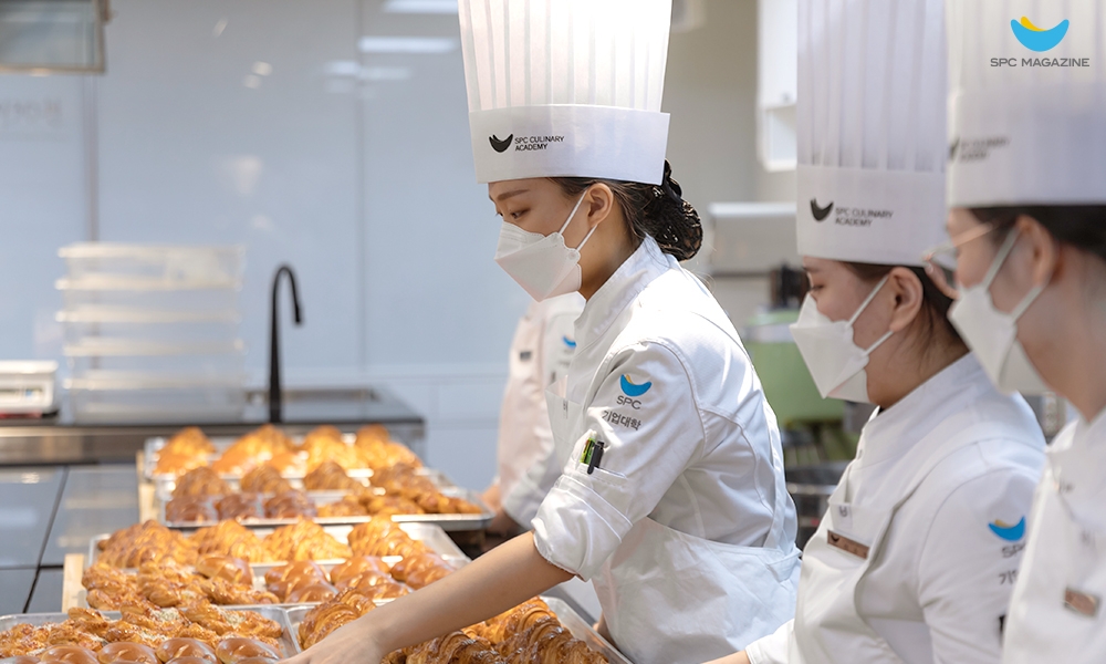 SPC그룹이 지난 2015년 설립한 기업 대학을 통해 취업 활성화와 일자리 창출에 기여하며 눈길을 끌고 있다./사진제공=SPC그룹