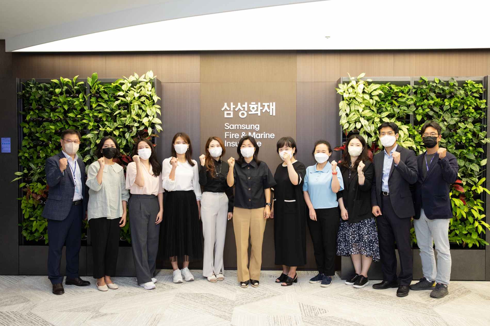 삼성화재 고객패널, MZ패널 발대식을 마치고 패널들이 화이팅을 외치고 있다./사진제공=삼성화재