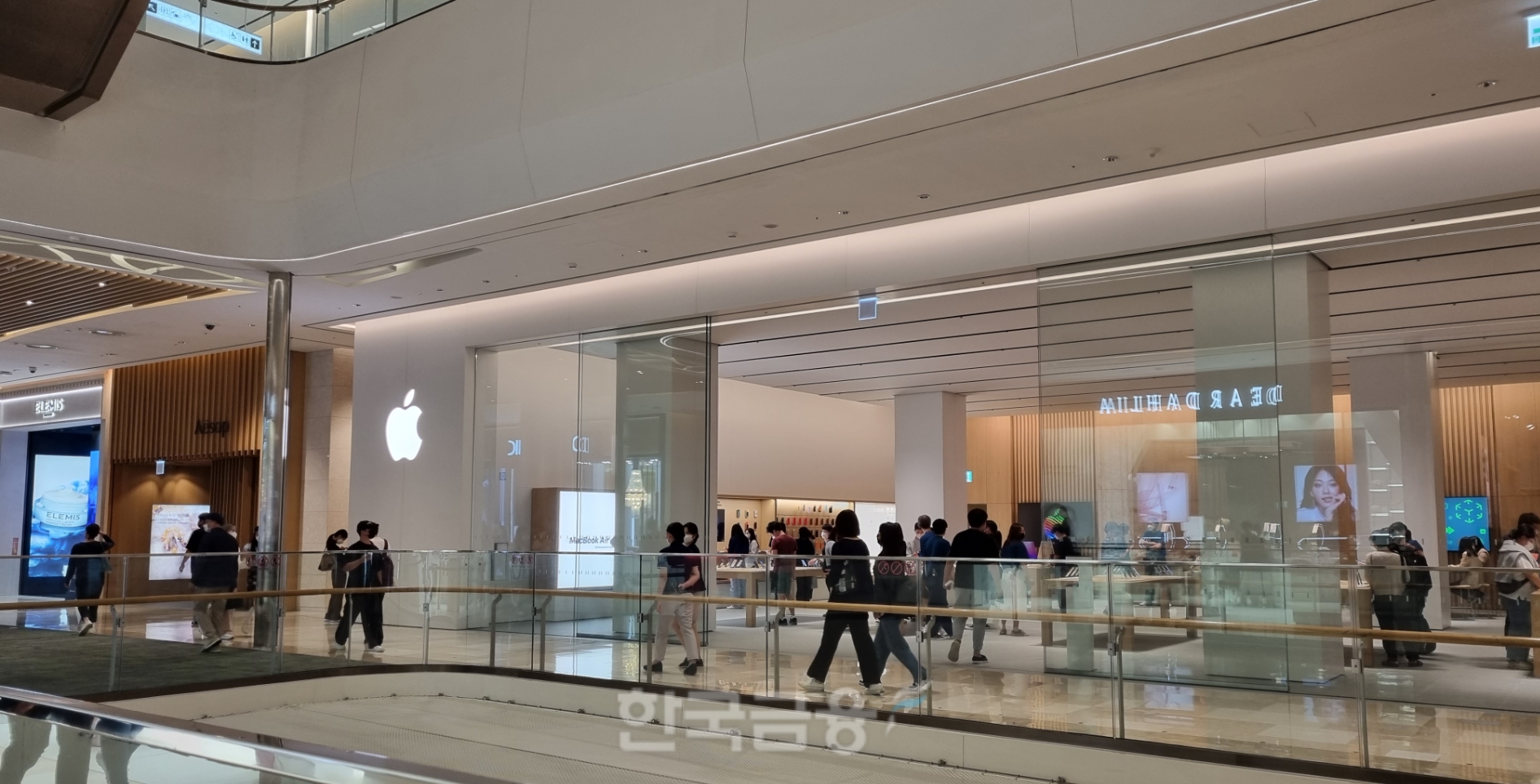 지난 24일 개점한 애플스토어 잠실. 사진=정은경 기자