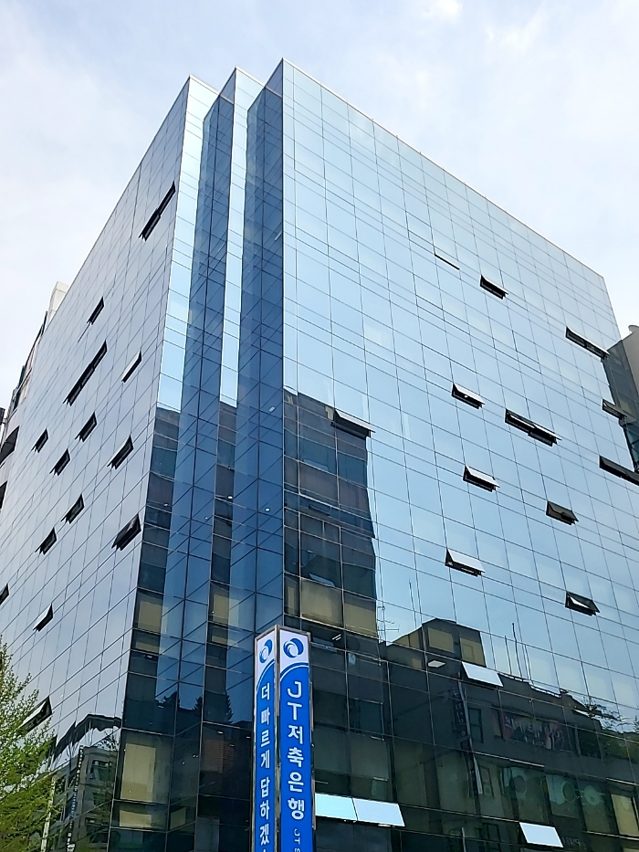 JT저축은행이 비대면 회전식 정기예금 금리를 최대 연 0.6%p 인상했다. 사진은 JT저축은행 본사. /사진제공=JT저축은행