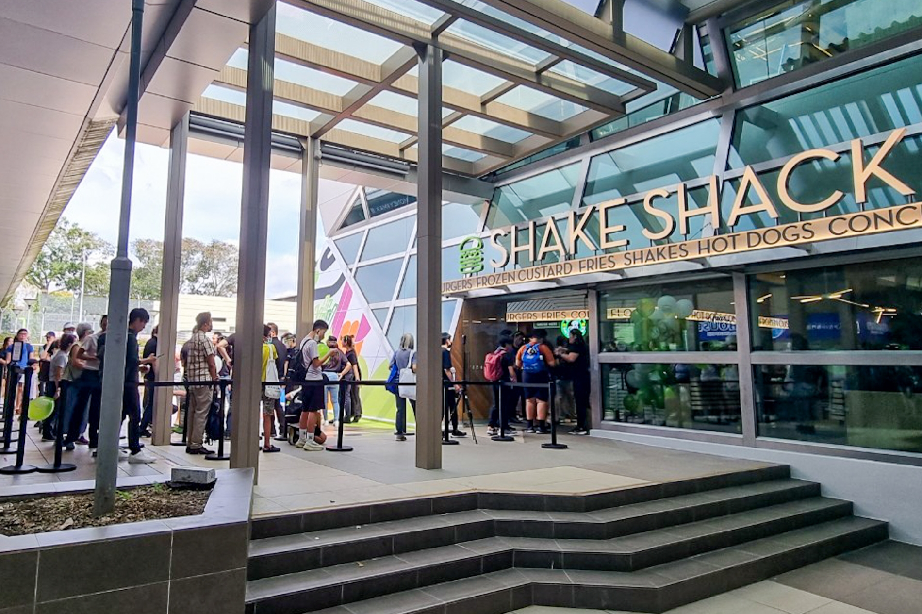 SPC그룹이 ‘쉐이크쉑(Shake Shack)’ 싱가포르 9호점 ‘정션8(Juction 8)점’을 열었다