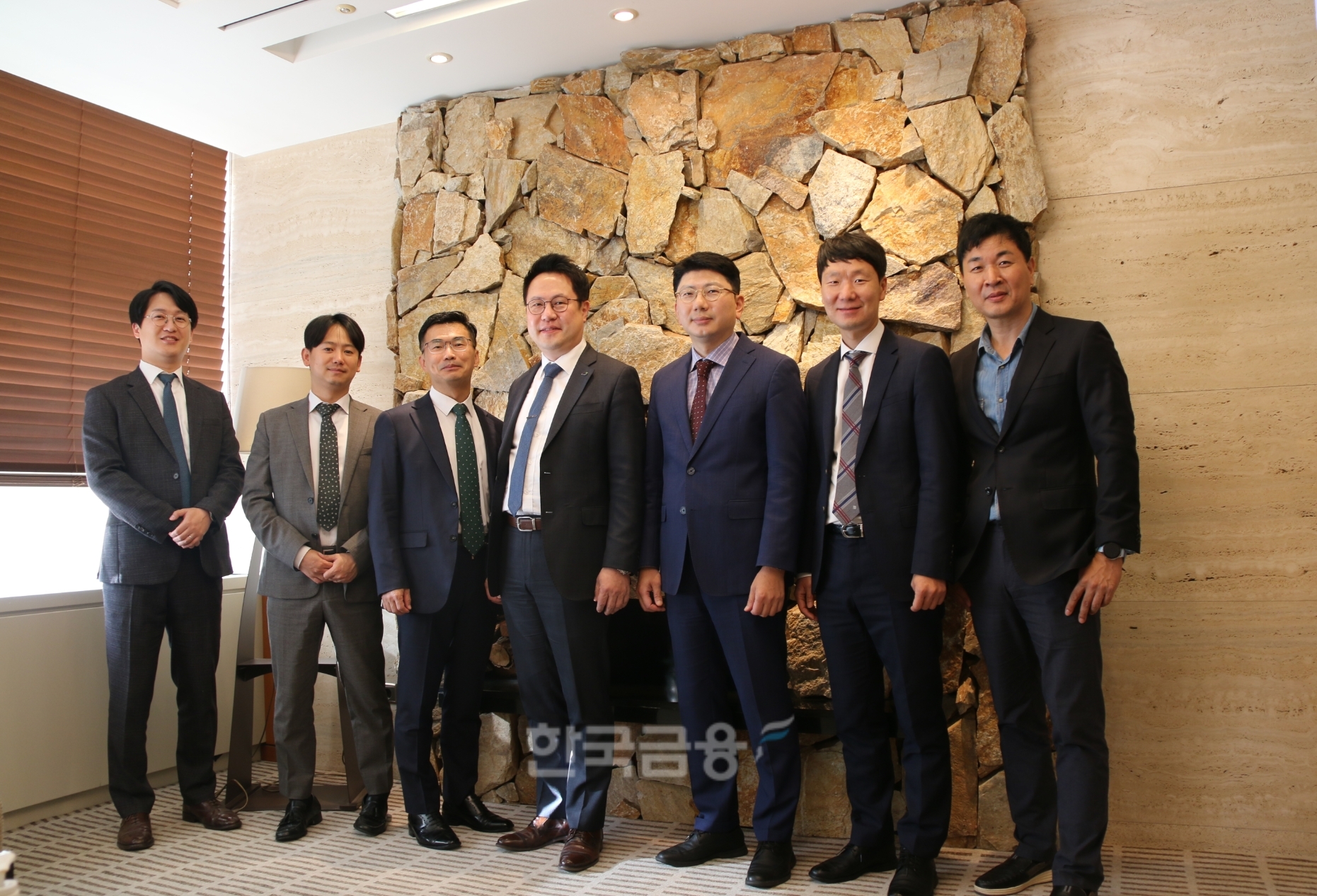 교보생명 재무설계센터 박훈동 재무설계센터장(가운데)과 웰스매니저./사진=한국금융신문