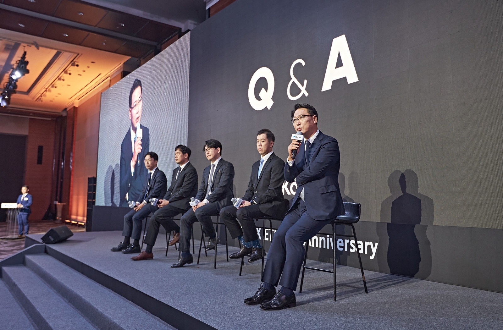 김두남 삼성자산운용 ETF사업부문장(가장 오른쪽)이 'KODEX 20주년 기자간담회' 질의응답(Q&A) 세션에서 답변하고 있다. / 사진제공= 삼성자산운용(2022.10.17)