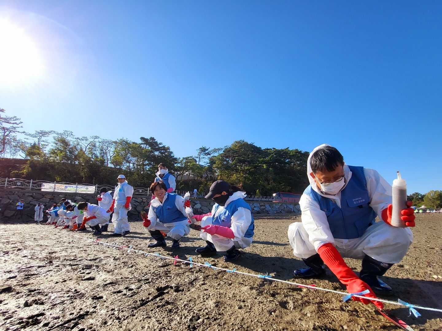 포스코건설이 해양경찰청과 함께 전개한 블루카본 보전 캠페인 현장 / 사진제공=포스코건설