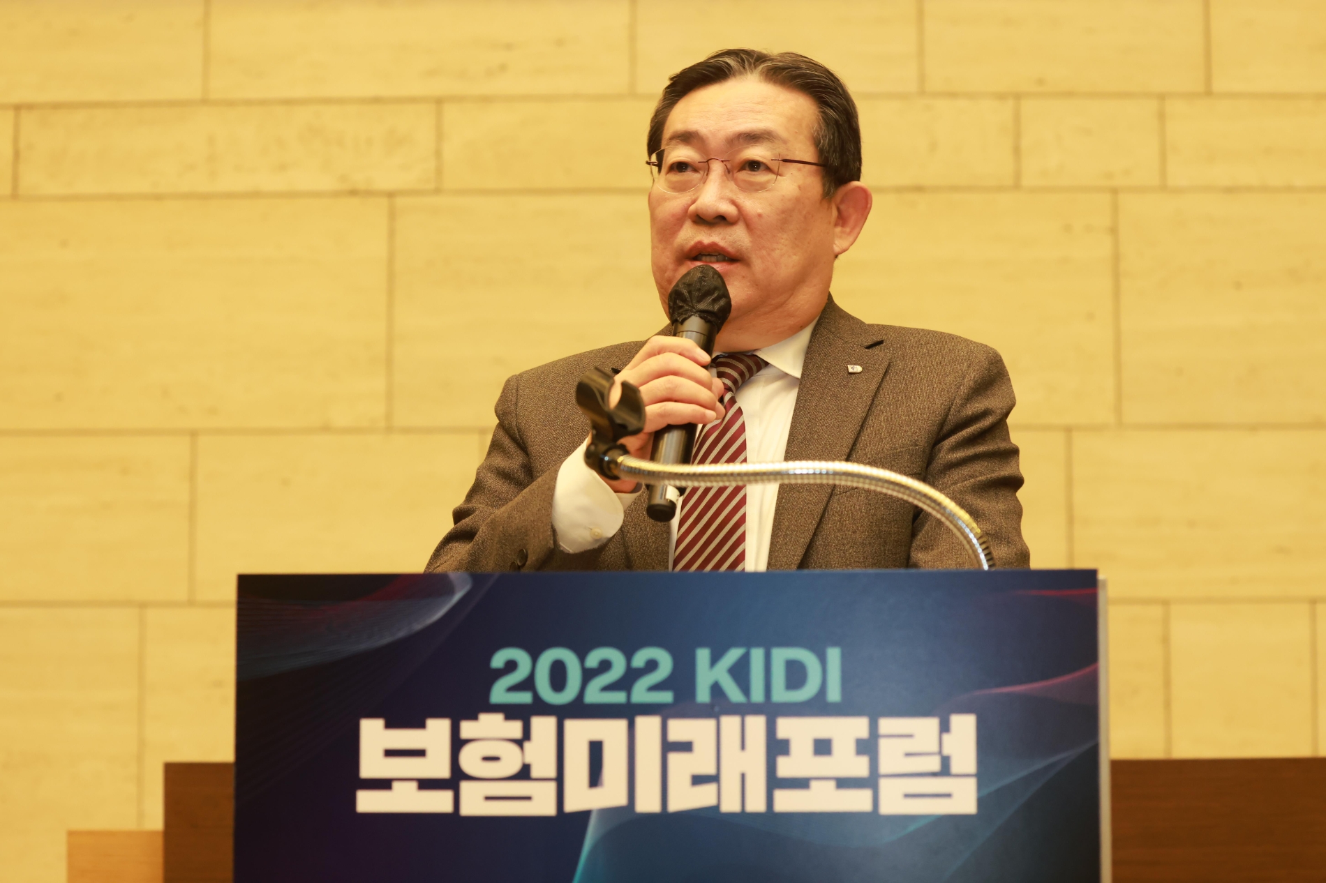 강호 보험개발원장이 20일 '2022 KIDI 보험미래포럼'에서 개회사를 하고 있다./사진=보험개발원