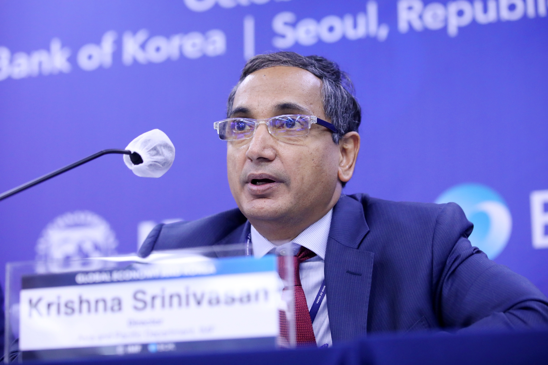 크리슈나 스리니바산(Krishna Srinivasan) IMF 아태국장이 25일 서울 중구 한국은행에서 열린 기자간담회에서 발언하고 있다. / 사진제공= 한국은행(2022.10.25)