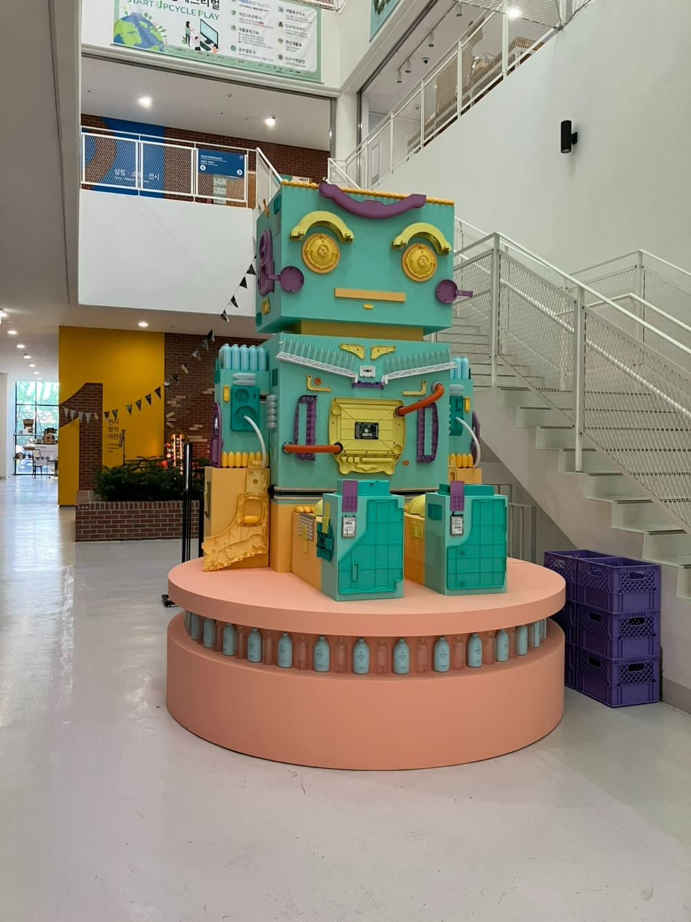 코스맥스가 화장품 공병 등을 새활용하는 프로젝트에 동참했다./사진제공=코스맥스