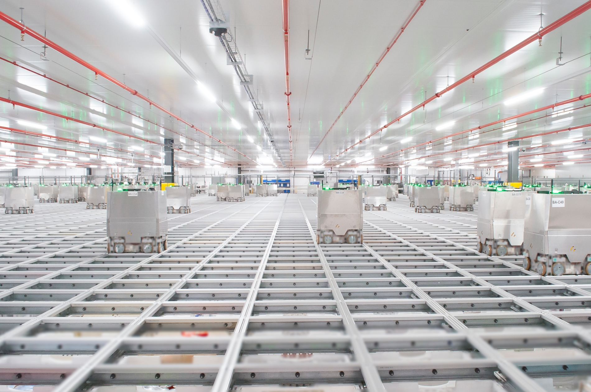 오카도 영국 자동화 물류센터 모습./ 사진제공 = 롯데쇼핑