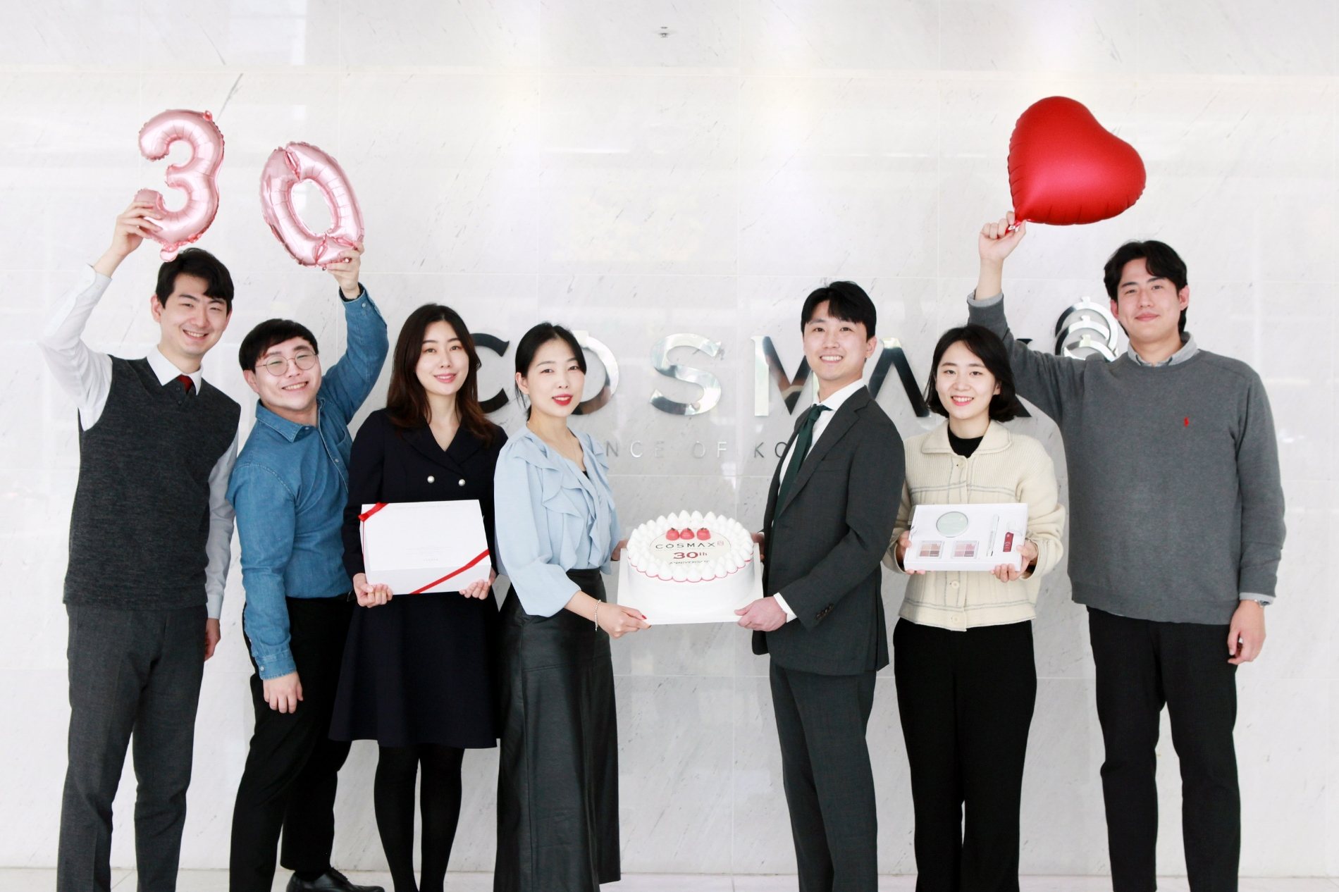 코스맥스그룹이 창립 30주년을 맞아 '뷰티&헬스 ODM 시장'의 새 지평을 열겠다는 포부를 밝혔다.