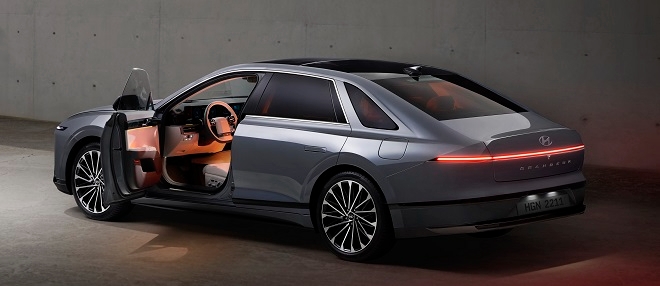 현대차 7세대 그랜저 출시...벌써 11만명 몰려 "내년 출고 장담 못 한다"