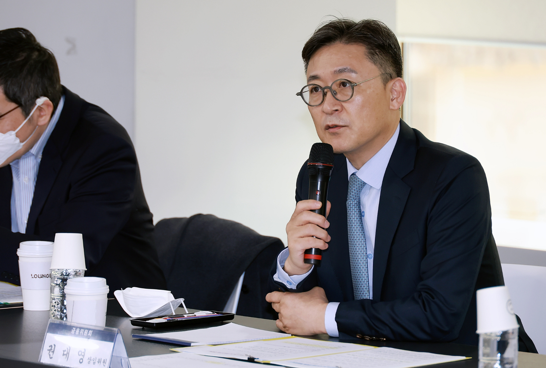 권대영 금융위원회 상임위원이 15일 오전 서울 마포구 마포 프론트원에서 금융지주 핀테크랩 및 소속 핀테크 기업 대상 간담회를 개최해 핀테크랩 운영 현황을 공유하고, 소속 핀테크 기업들의 서비스 준비현황 및 관련 제도개선 건의사항 등을 청취했다./사진=금융위원회(2022.11.15)