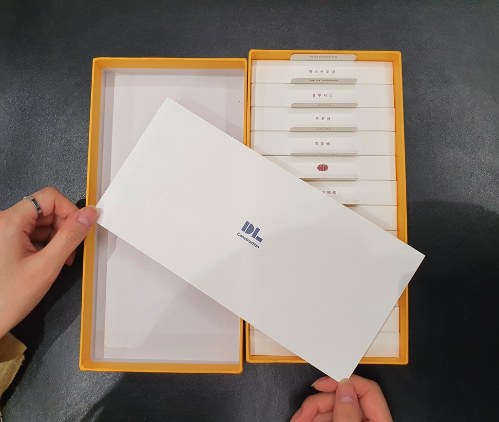 수능 응원 이벤트를 위한 선물 및 메시지./사진=DL건설