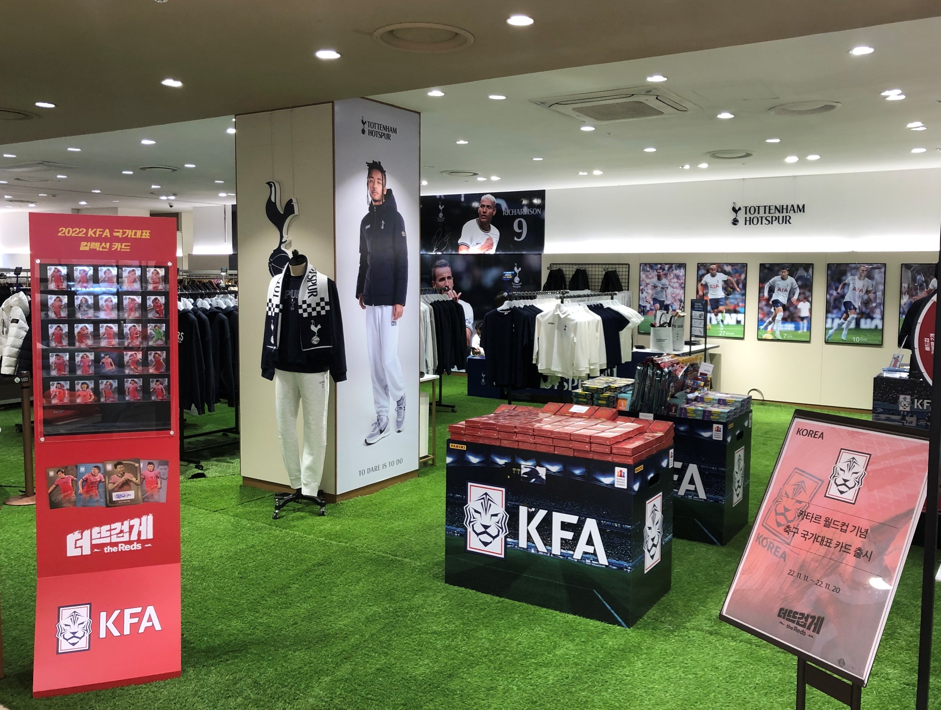 강남점 토트넘홋스퍼 팝업스토어 매장 사진./ 사진제공 = 롯데쇼핑