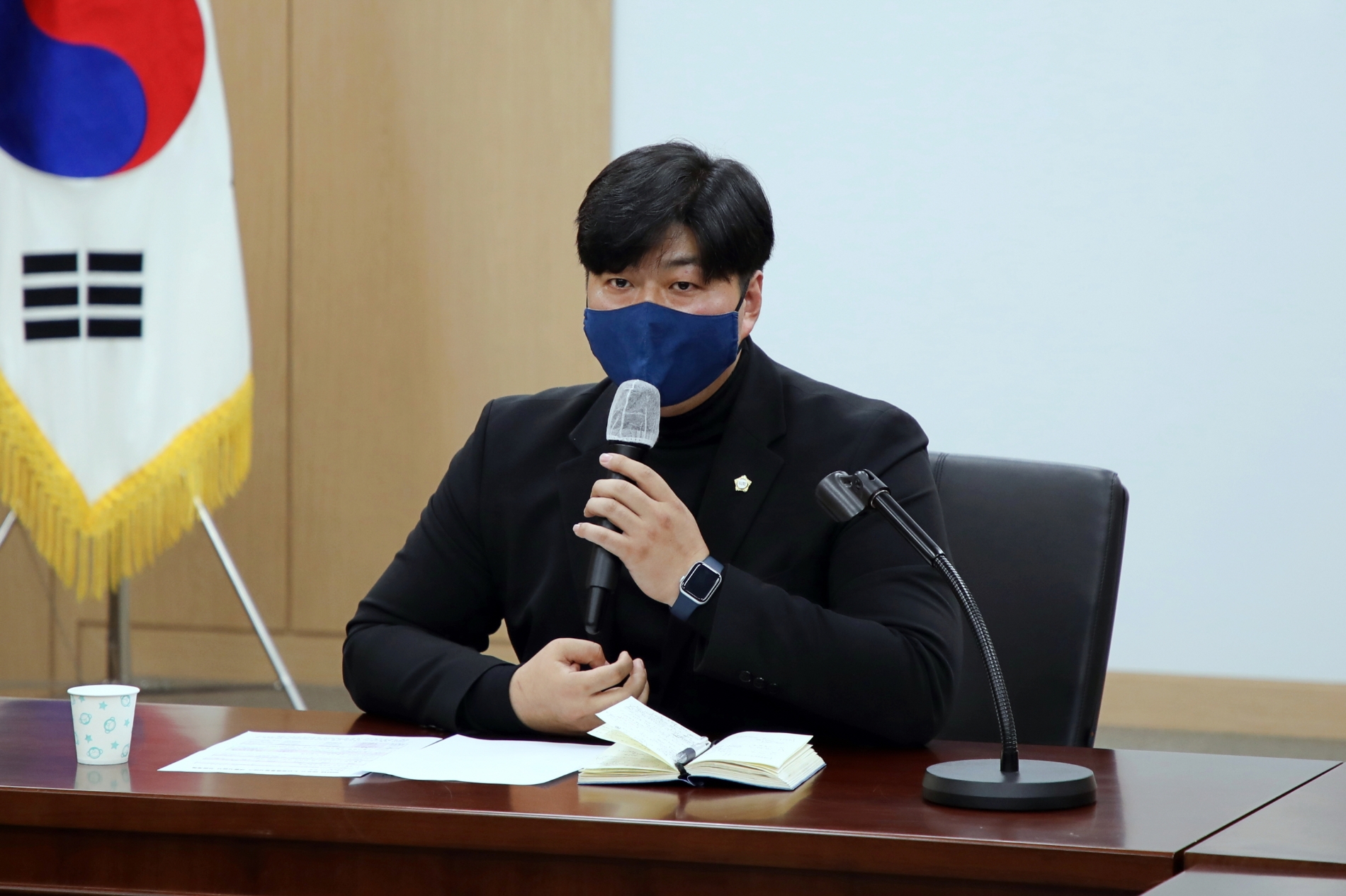 마포구의회 고병준 의원이 생활지원사 처우 개선을 위한 간담회를 주재하는 모습./ 사진제공=마포구의회