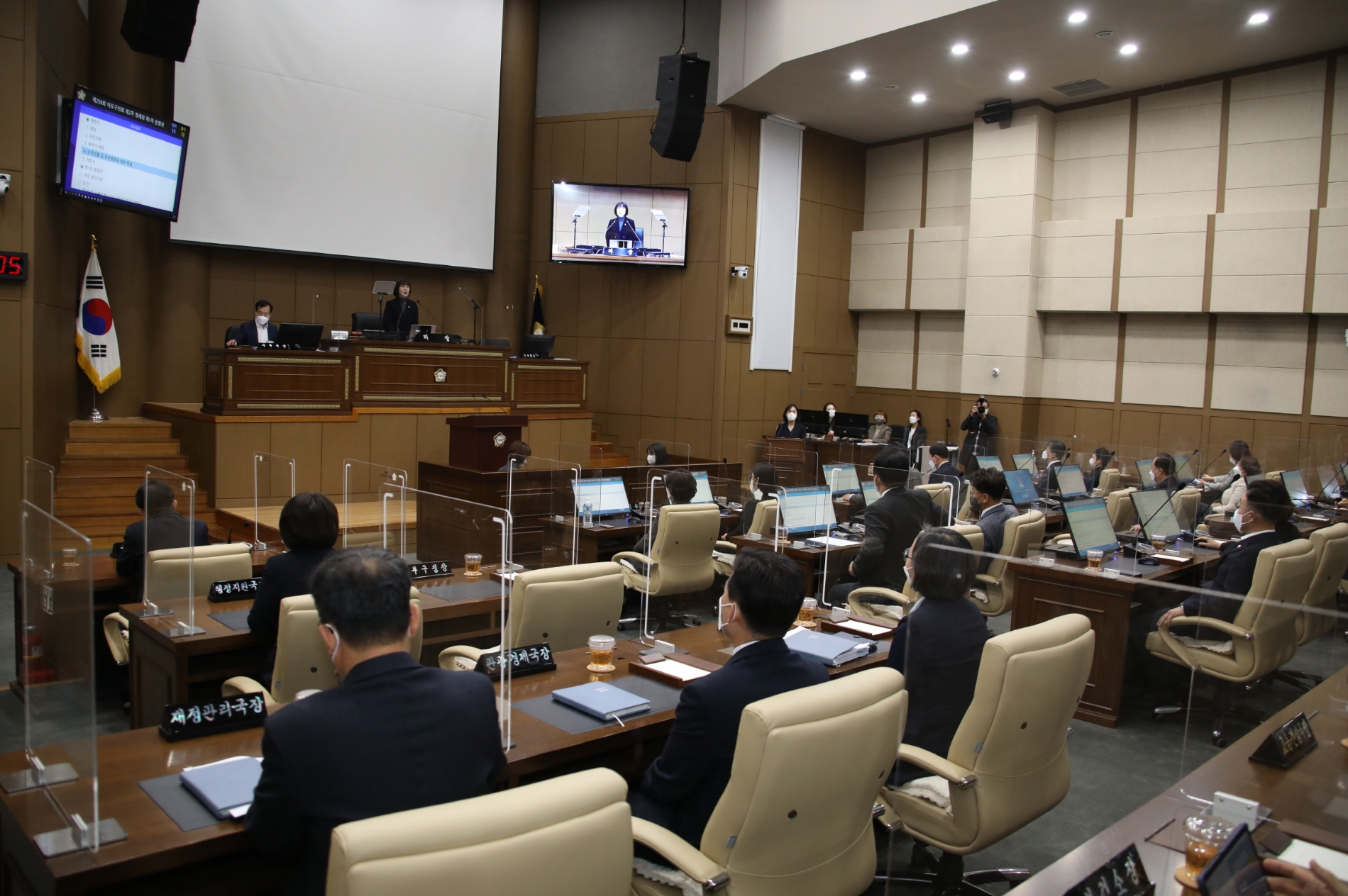 마포구의회 김영미 의장이 제259회 제2차 정례회 본회의를 주재하는 모습./사진제공=마포구의회