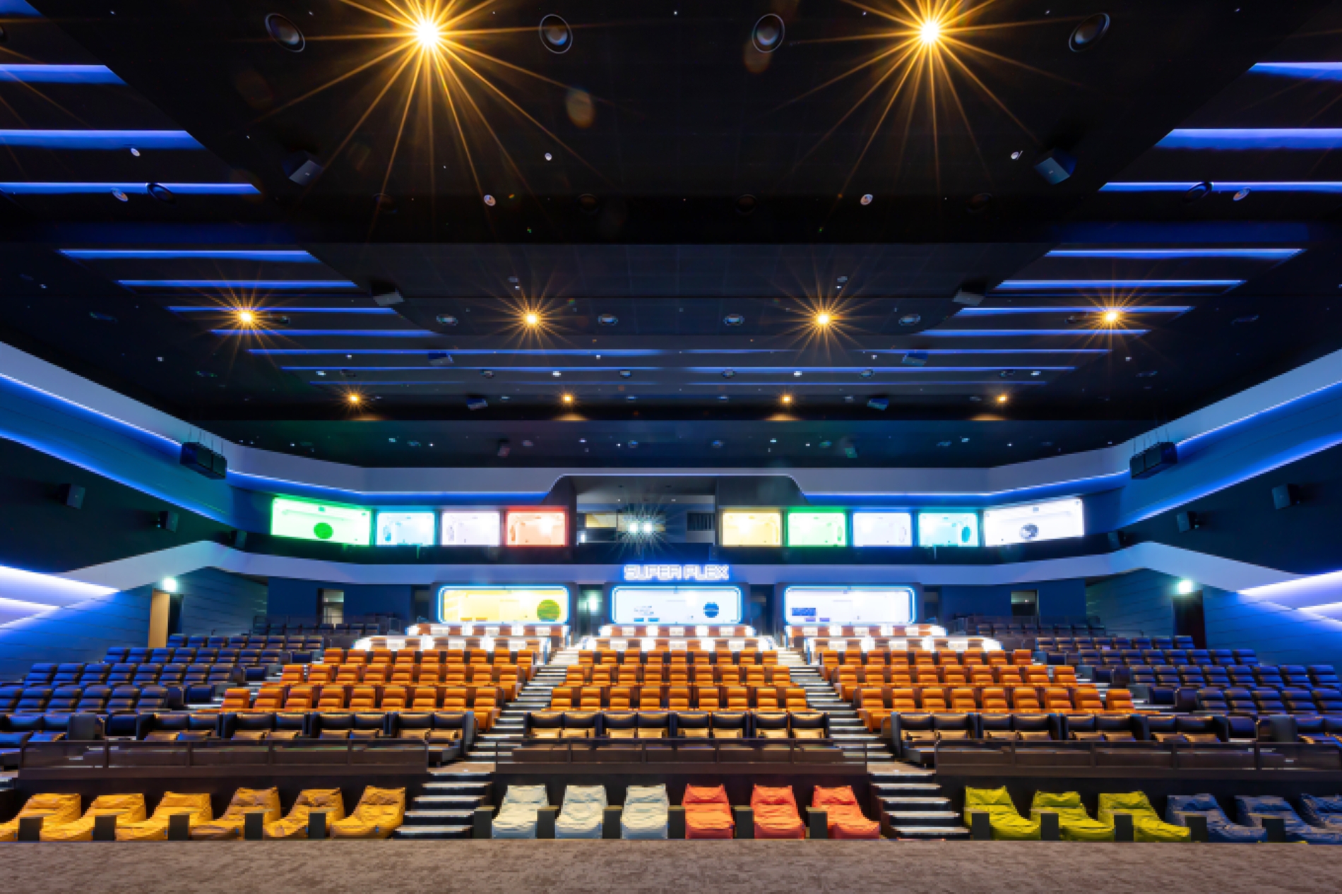 롯데시네마가 새롭게 리뉴얼 한 수퍼플렉스로 새로운 극장 문화를 선보인다./사진제공=롯데시네마