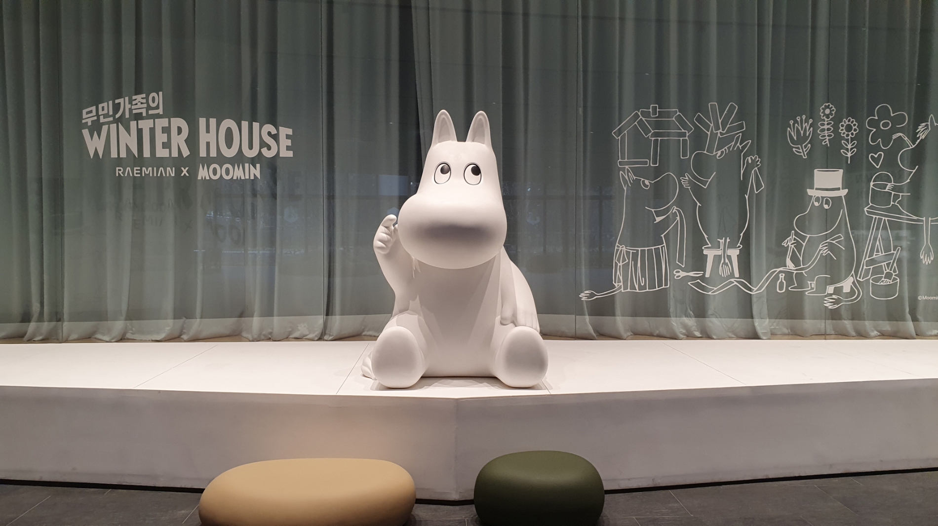 삼성물산 래미안갤러리 겨울맞이 특별전 “무민 가족의 윈터 하우스”에 전시된 무민 캐릭터의 모습 / 사진제공=삼성물산 건설부문