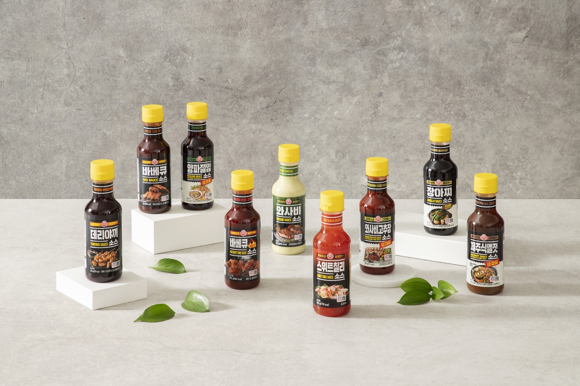 오뚜기 소스류 9종 리뉴얼 친환경 패키지 연출컷./ 사진제공 = 오뚜기