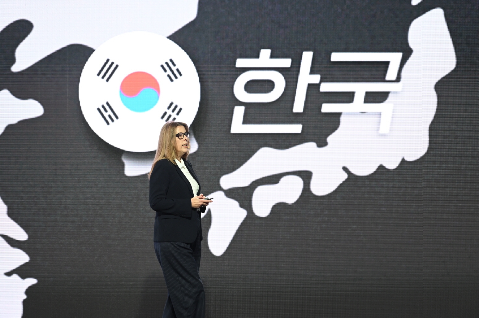 엘리 크리티쿠 BAT로스만스 글로벌 THP 카테고리 총괄이 14일 서울 중구 소재 롯데호텔에서 열린 기자간담회에서 발언하고 있다./ 사진제공 = BAT로스만스