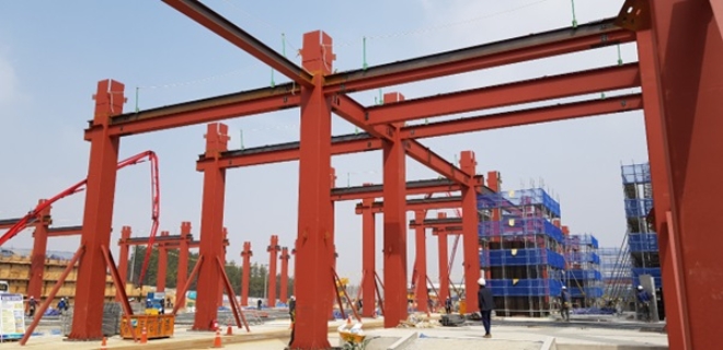 포스코(부회장 김학동)가 포스코이앤씨와 공동으로 개발한 콘크리트 충전형 합성기둥 공법 기술(P-Box Column)에 대해 지난 22일 국토교통부로부터 녹색기술 인증을 획득했다. /사진=포스코,