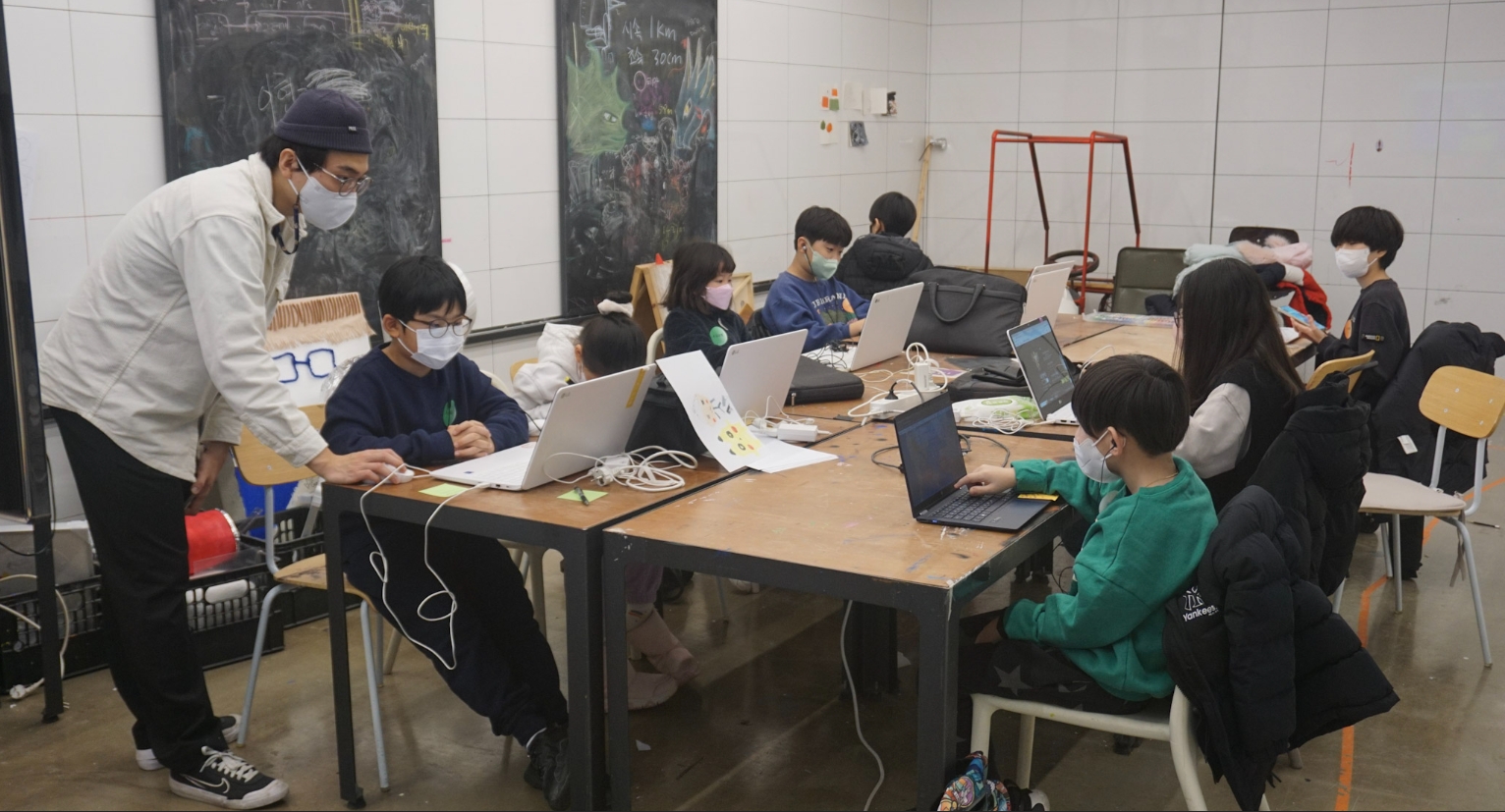 지난 2월 퓨처랩에서 진행된 퓨처렙 메타 오프라인 CBT 현장에서 학생들이 테스트를 하고 있는 모습. / 사진제공=스마일게이트