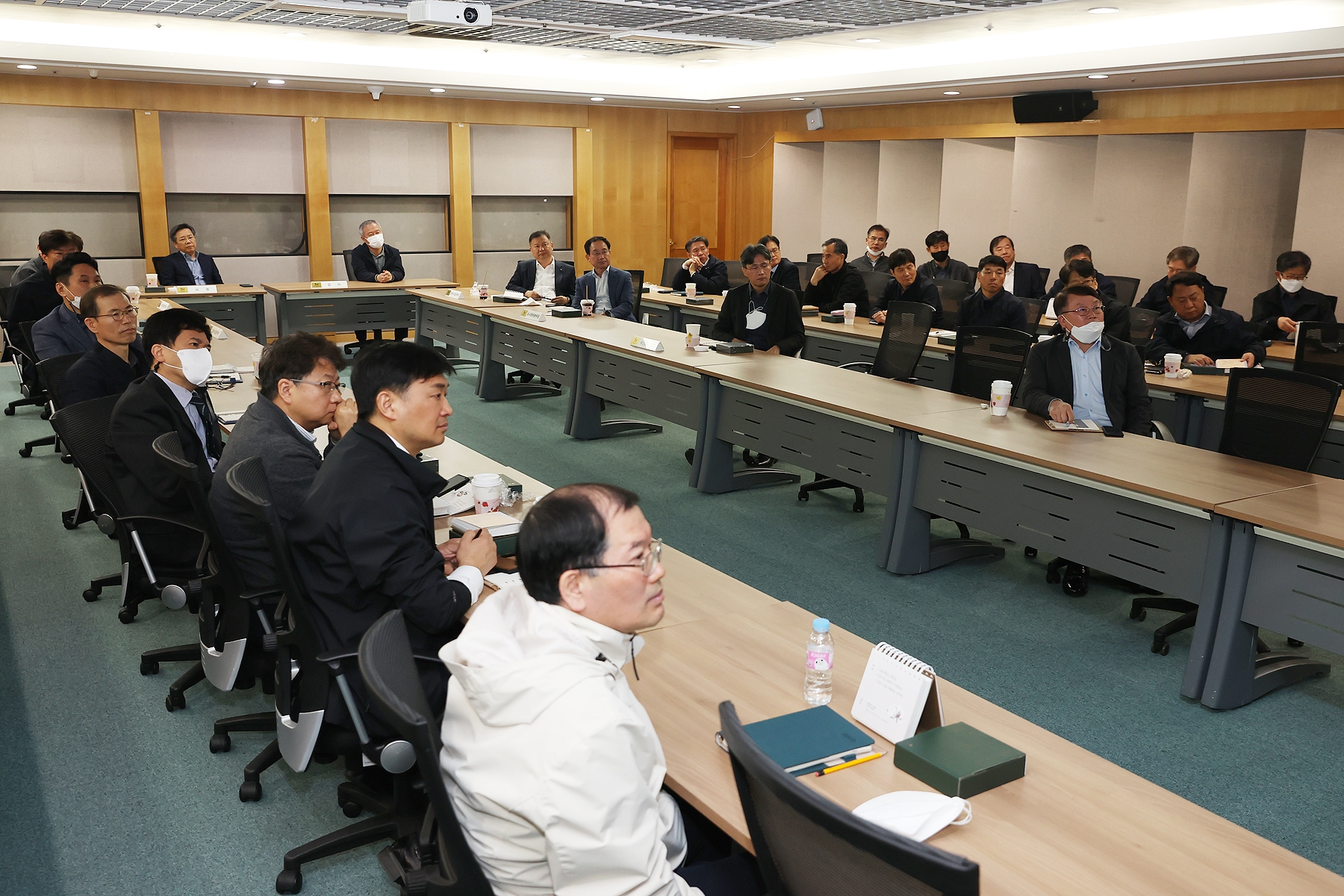 김헌동 SH공사 사장을 비롯한 임원, 간부직원들이 청렴리더십 특별교육을 수강하고 있다./사진제공=SH공사