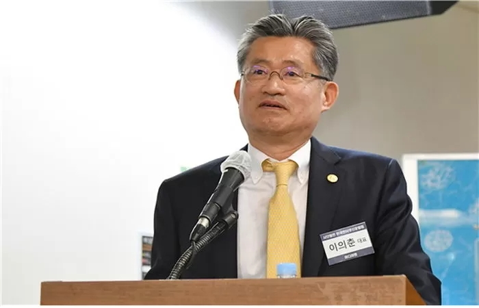 제12대 한국인터넷신문협회 이의춘 회장이 당선 소감을 밝히고 있다. (사진제공=한국인터넷신문협회)