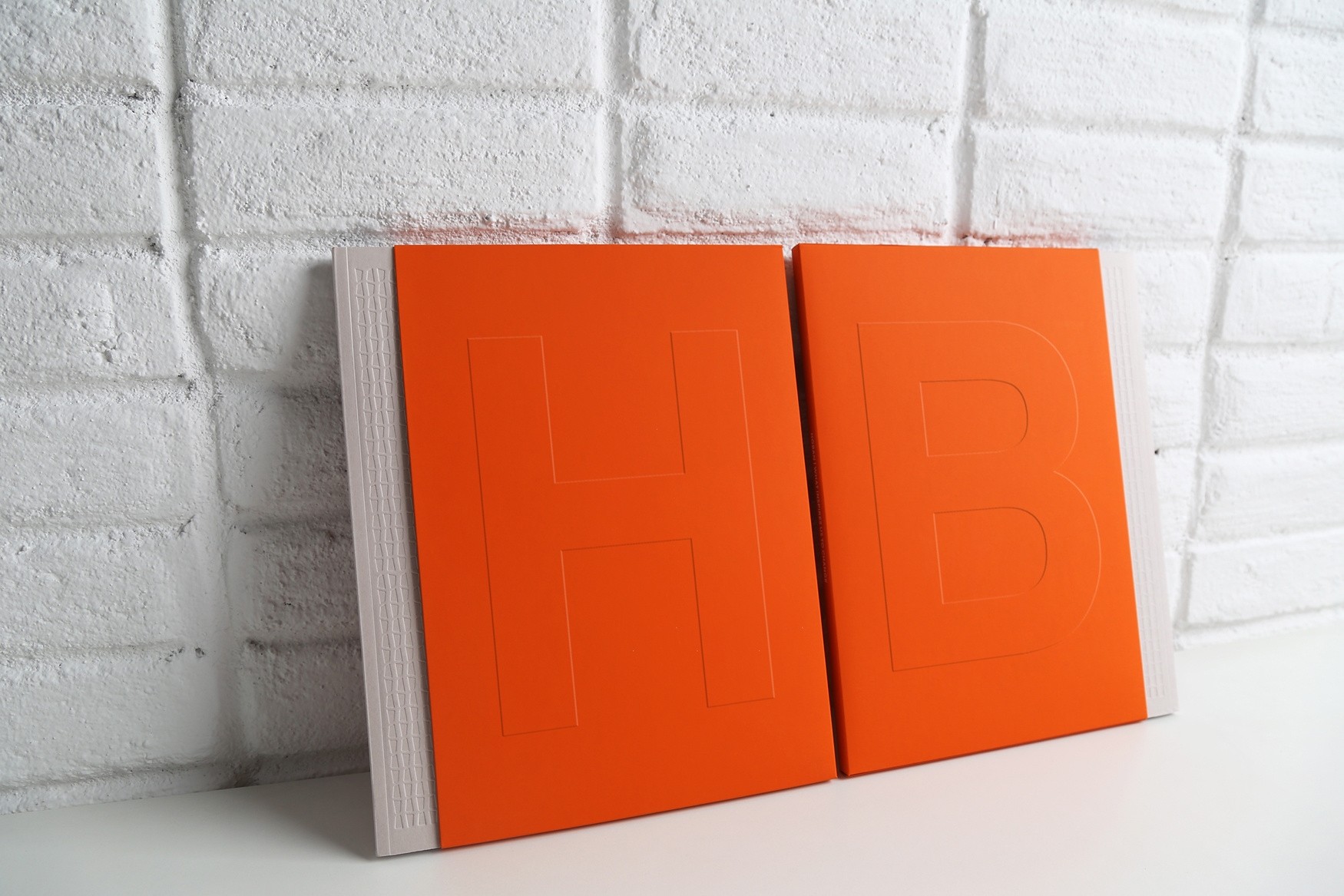 호반 기업 홍보 브로슈어./사진제공=호반건설