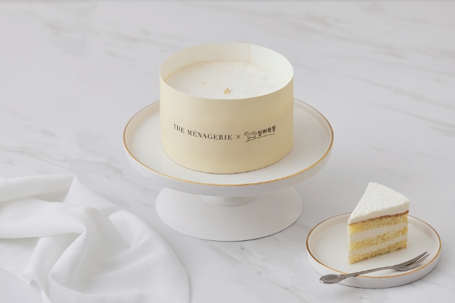 한솔제지(대표이사 한철규)는 자사의 친환경 종이 소재 ‘프로테고’를 적용한 GS25 아이스음료 파우치와 PE Free 코팅 ‘테라바스’를 적용한 신세계푸드 냉동 케이크 종이패키지가 제17회 패키징 대전에서 ‘한국생산기술연구원장상’을 수상했다. /사진제공=한솔제지.