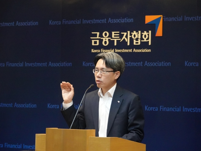 문유성 금융투자협회 연금부장이 9일 여의도 금투센터에서 TDF(타깃데이트펀드) 시장 규모 및 운용성과에 대해 기자 브리핑을 하고 있다. / 사진제공= 금융투자협회(2023.05.09)