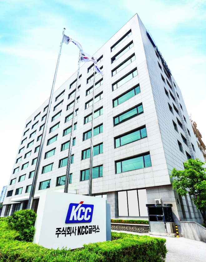KCC글라스(대표 김내환)가 ESG(환경·사회·지배구조) 경영 강화를 위해 이사회 산하에 ESG위원회를 신설했다. /사진제공=KCC글라스.