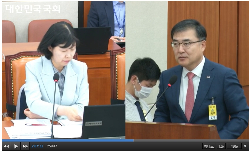 손병두 한국거래소 이사장(오른쪽)이 11일 서울 여의도 국회에서 열린 정무위원회 전체회의에 출석해 양정숙 무소속 의원(왼쪽)의 질의에 답변하고 있다. / 사진출처= 국회 의사중계시스템 갈무리(2023.05.11) 