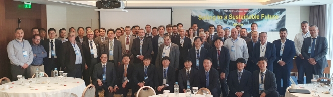 삼성중공업은 17일(현지시간) 그리스 아테네 메리어트 호텔에서 'Samsung Technical Seminar in Athens'(삼성 기술 로드쇼)를 열고 혁신적인 디자인의 LNG운반선과 컨테이너선 개발을 공식 발표했다. /사진제공=삼성중공업.