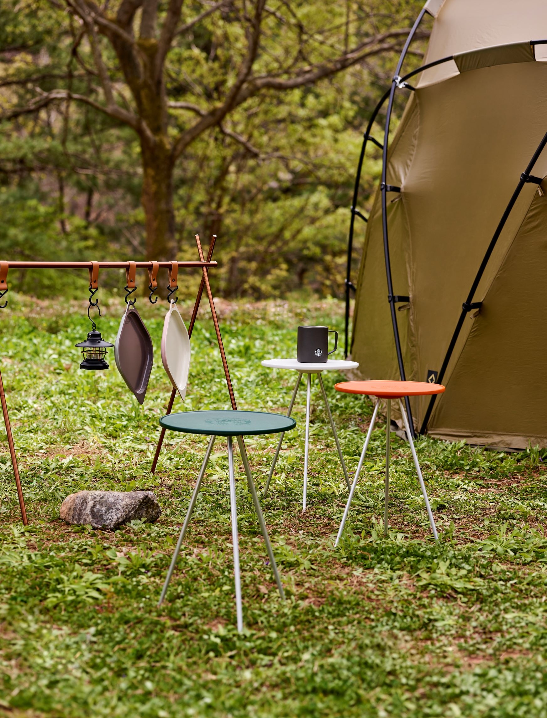 스타벅스 사이드 테이블 3종과 팬앤플레이트 2종./ 사진 = 스타벅스코리아