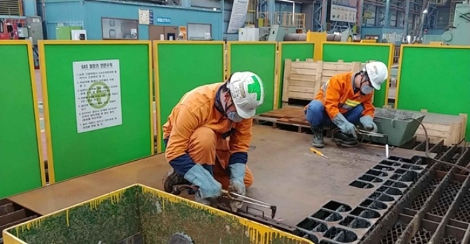 포스코(부회장 김학동)가 고용노동부와 한국산업인력공단이 주관하는 국가인적자원개발컨소시엄 성과평가에서 5년 연속 최우수 평가를 받았다. /사진제공-포스코.