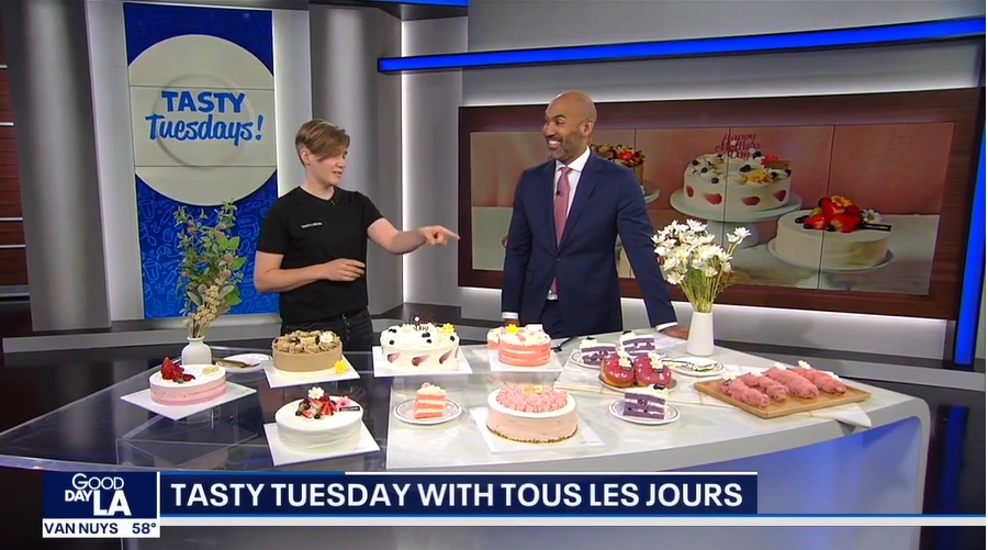 알렉산드라 헤이거 CJ푸드빌 뚜레쥬르 미국법인 제품개발 스페셜리스트가 미국 FOX 11 채널 인기프로그램 '굿데이LA'에서 뚜레쥬르 어머니의 날 시즌 제품을 소개하고 있다./ 사진 = CJ푸드빌