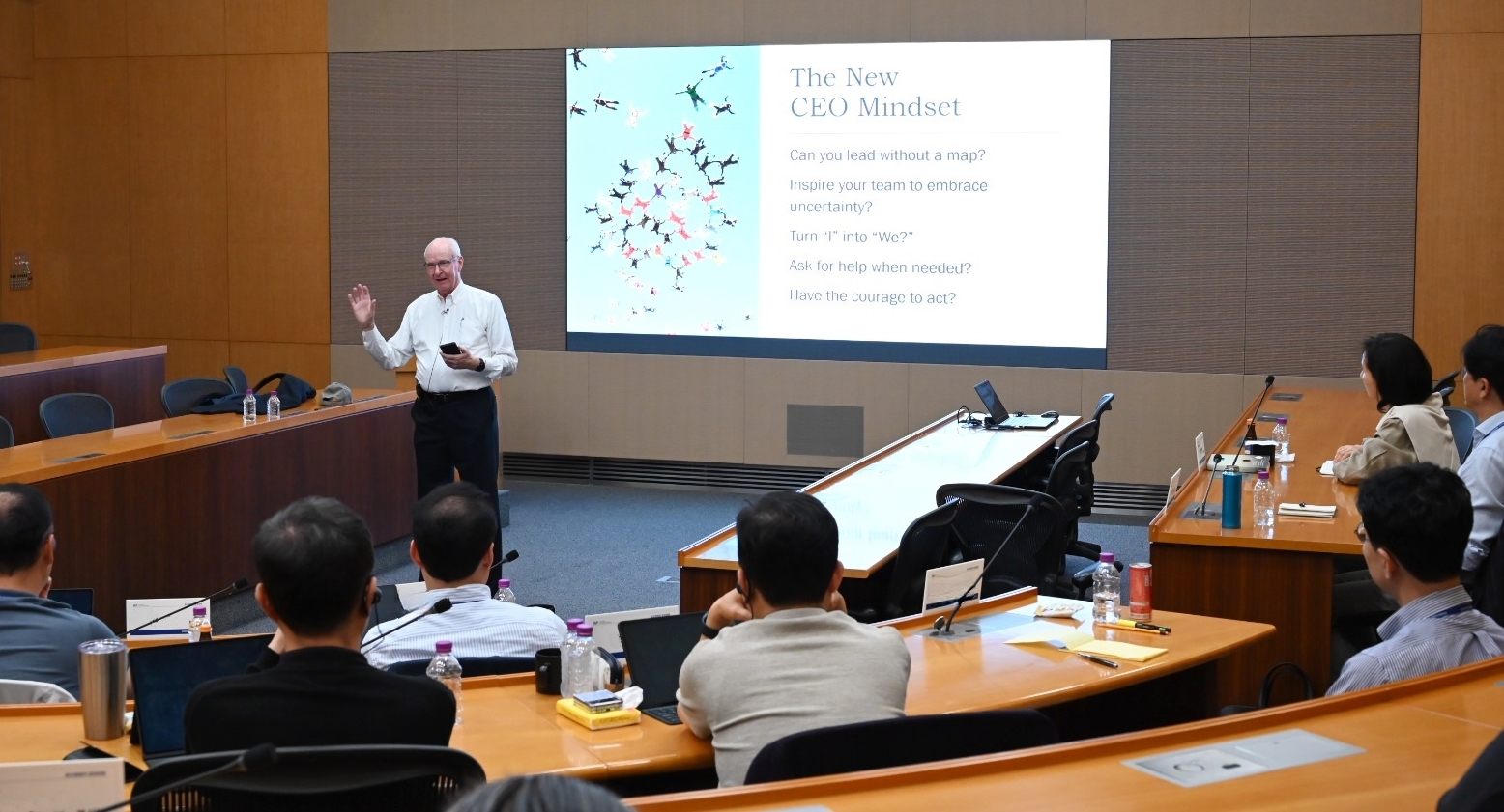 삼성이 5일 경기도 용인 삼성인력개발원에서 삼성전자 및 관계사 임원을 대상으로 리차드 스미스 핑커턴 재단 CEO(前 美 Newsweek 회장) 초청 리더십 특강을 실시했다. 사진 제공=삼성