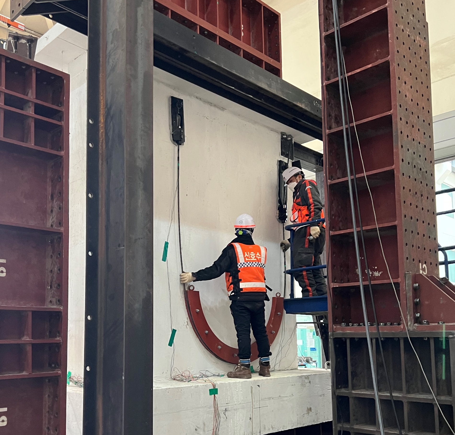 포스트텐션(Post-Tension) 하중전이공법 / 사진제공=DL이앤씨