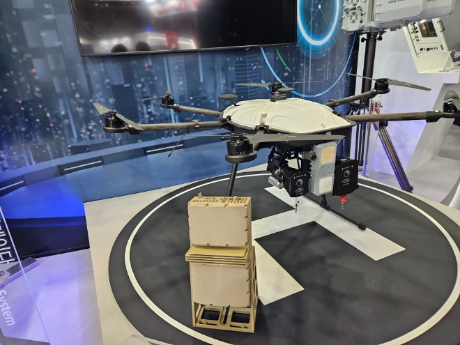 한화시스템이 지난 7~9일 부산 벡스코에서 열린 2023 MADEX에서 선보인 '안티드론 시스템'.