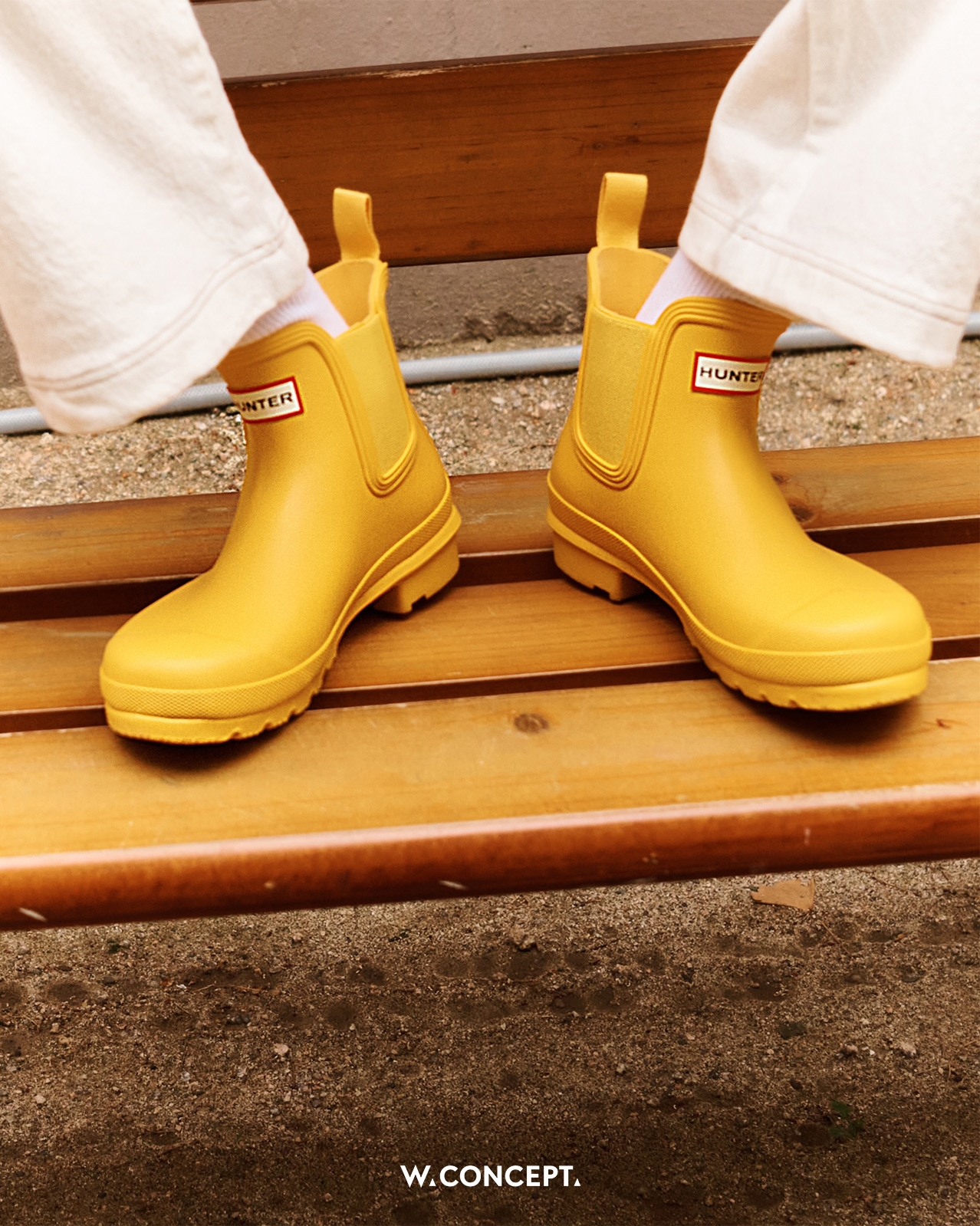 7월 '장마괴담'으로 제습기와 레인부츠 등이 불티나게 팔리고 있다. /사진제공=W컨셉