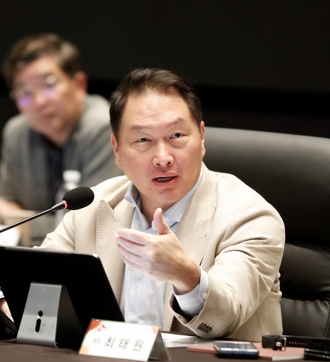 최태원 SK 회장 "위기대응, 따로 말고 팀플레이 해라
