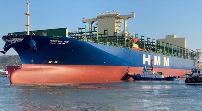 선박종합상황실의 활약으로 HMM 수익 상승의 동력이 된 1만6000TEU 컨테이너선. /사진제공=HMM.