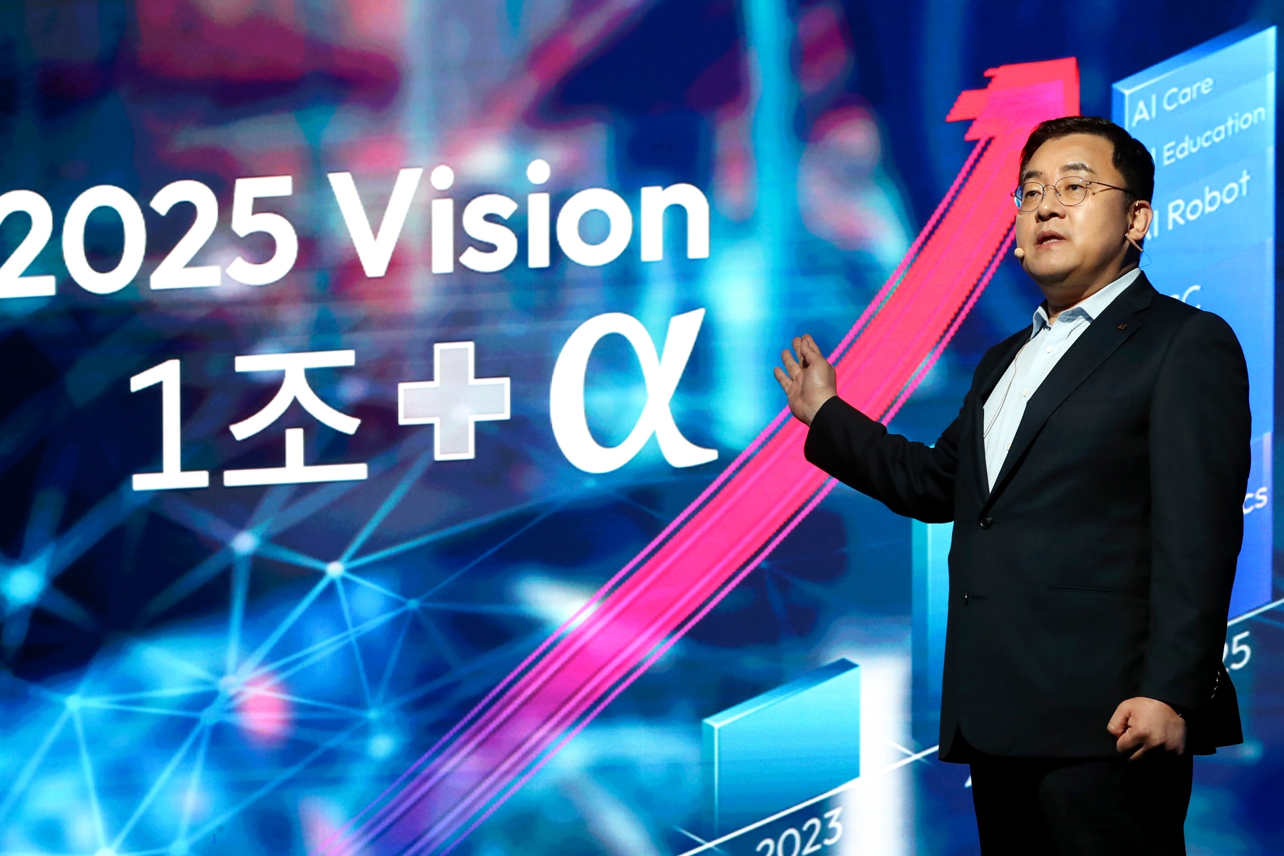 송재호 KT AI/DX융합사업부문장 부사장이 AI 사업 기자간담회에서 인사말을 하고 있다. 사진 제공=KT