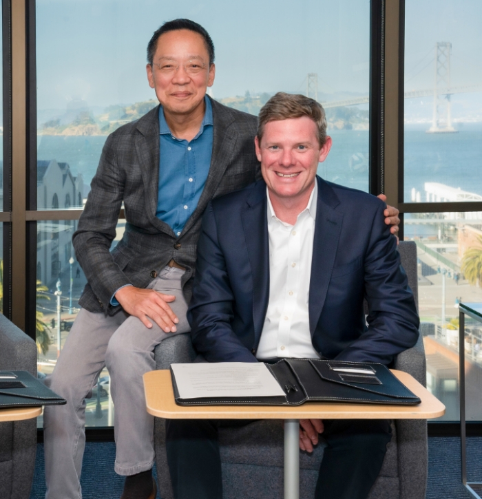 왼쪽부터 정태영 현대카드 부회장과 라이언 맥이너니 Visa CEO /사진제공=현대카드