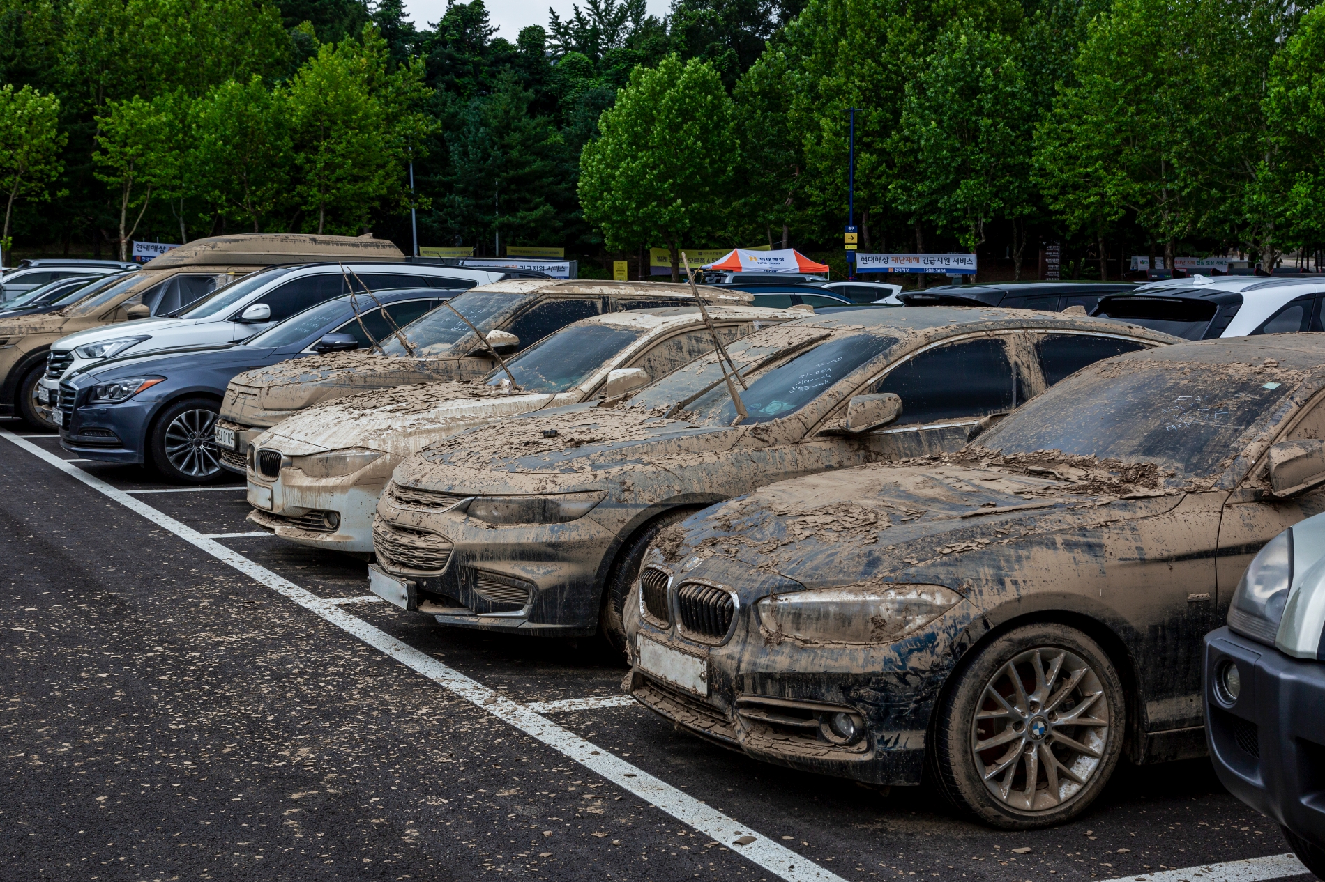 지난해 침수된 공동주택 지하주차장 5곳 중 2곳은 여전히 물막이판을 미설치한 것으로 나타났다./사진제공=이미지투데이