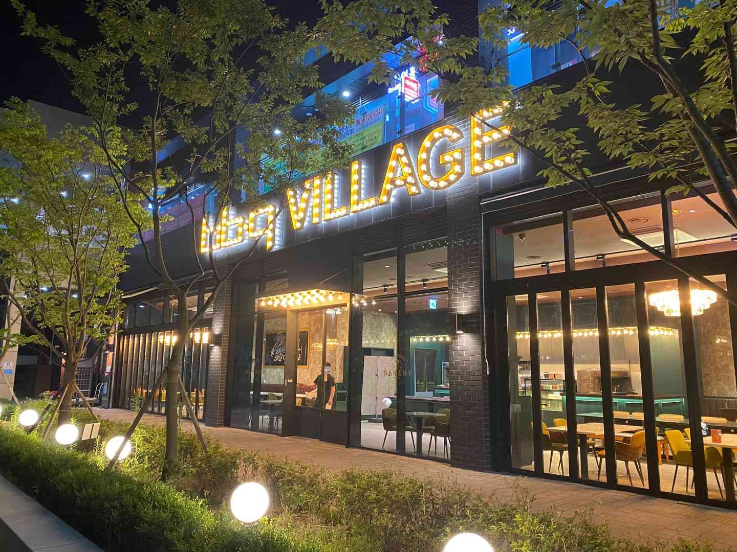 부산 명지국제신도시 BBQ 빌리지 매장 전경./ 사진 = 제너시스BBQ