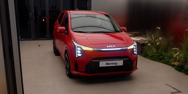 신형 모닝(시그널 레드).